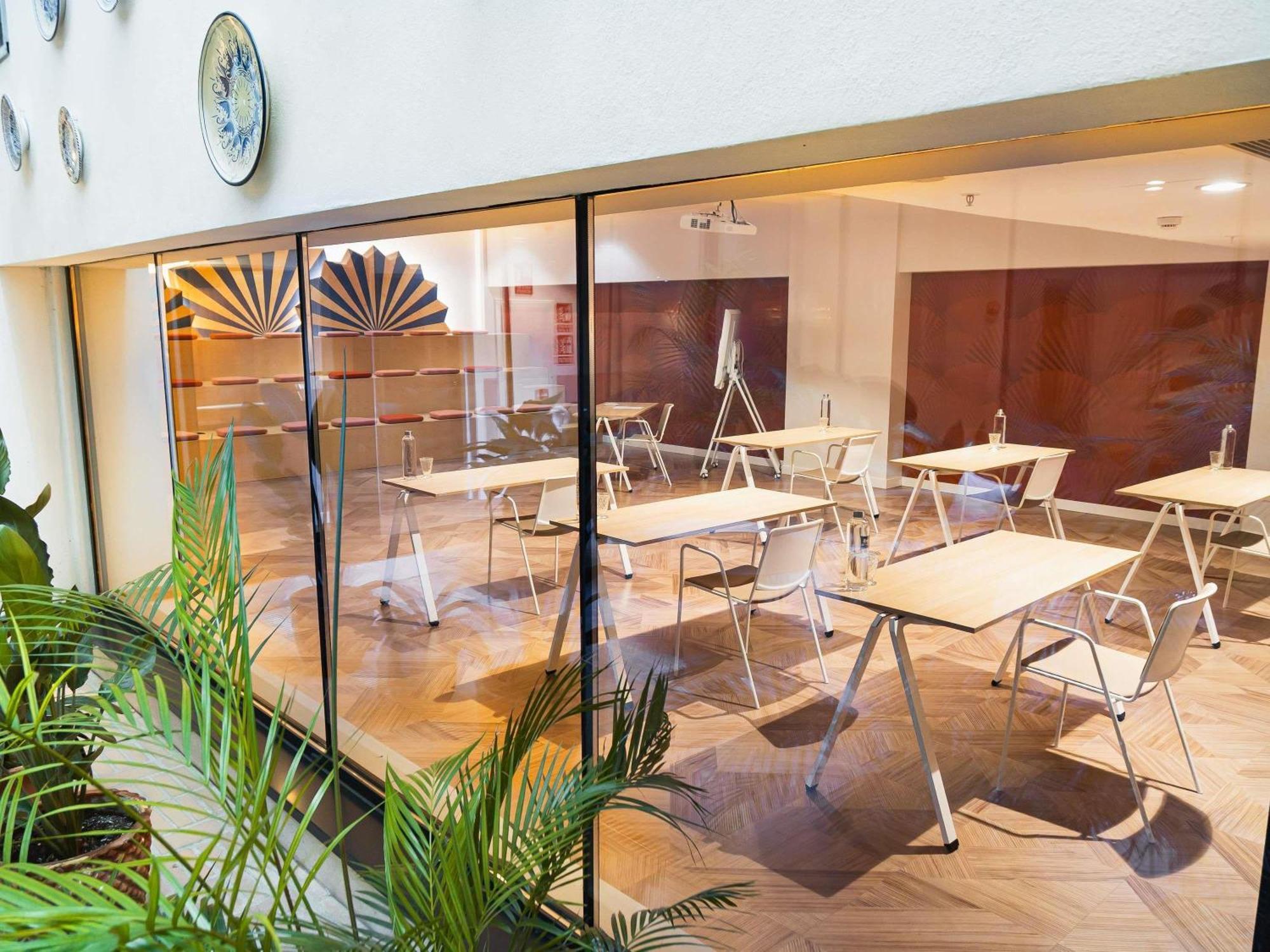 Ibis Styles Santa Justa Hotel 3*